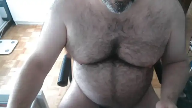 Snapshot of mikeyhotbear chatting on July 28, 2026, 2:57 pm mikeyhotbear online show from July 28, 2026, 2:57 pm