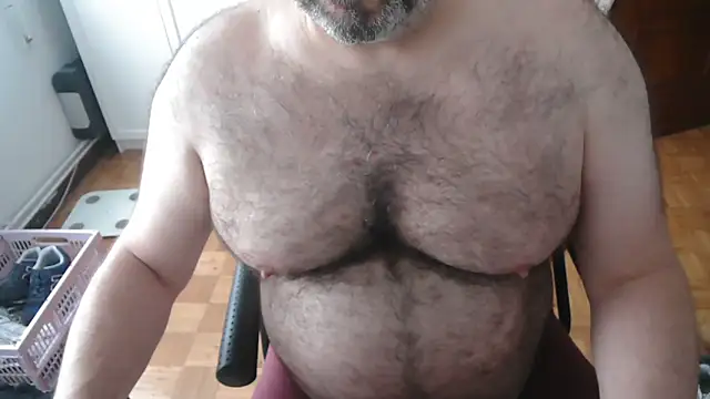 Snapshot of mikeyhotbear chatting on June 18, 2026, 9:14 am mikeyhotbear online show from June 18, 2026, 9:14 am