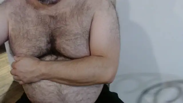 Snapshot of mikeyhotbear chatting on July 4, 2026, 6:31 am mikeyhotbear online show from July 4, 2026, 6:31 am