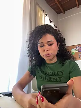 GabriSaenz online show from November 18, 2025, 2:53 pm