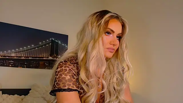 Tinkerbell822 online show from October 29, 2025, 8:35 am