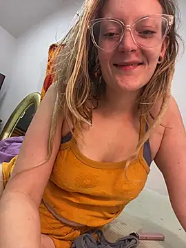 Snapshot of xomikaylaxo chatting on June 26, 2026, 8:42 am xomikaylaxo online show from June 26, 2026, 8:42 am