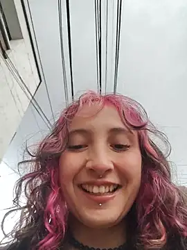  Laary online show from December 21, 2025, 8:42 pm