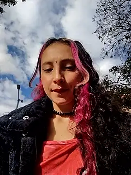  Laary online show from October 19, 2025, 9:06 pm