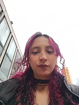  Laary online show from April 18, 2026, 8:53 pm