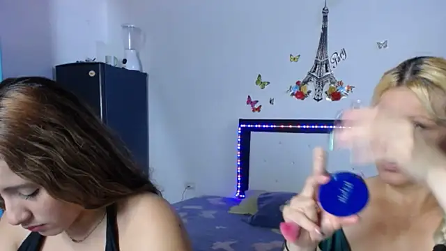 Nicolle Milf online show from November 22, 2025, 7:13 pm