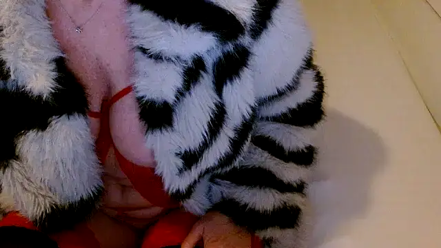 34MANON online show from November 30, 2025, 6:36 am