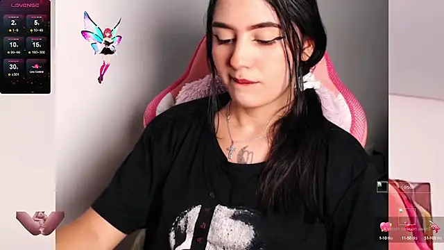 Snapshot of Danae_999 chatting on October 1, 2025, 3:00 am Danae 999 online show from October 1, 2025, 3:00 am