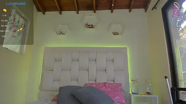 shanakendall online show from March 18, 2025, 2:06 pm