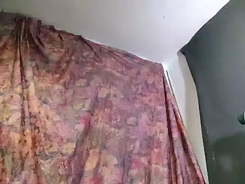 crazylatinguyy online show from December 4, 2024, 4:26 am