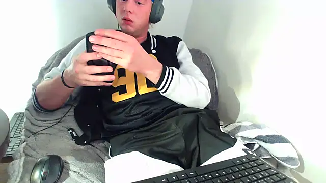 Snapshot of Tobi907790 chatting on November 26, 2025, 11:38 pm Tobi907790 online show from November 26, 2025, 11:38 pm