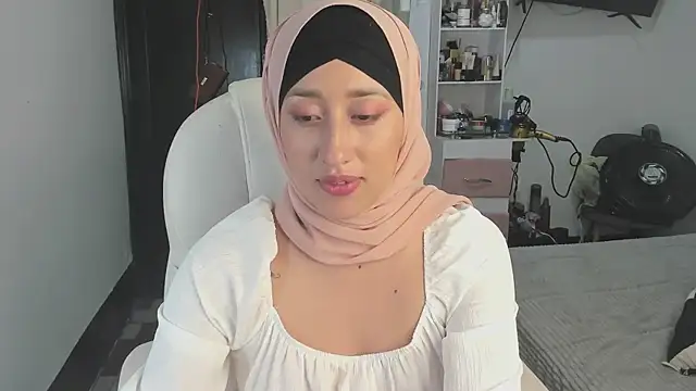 adila anich online show from January 7, 2025, 3:24 am