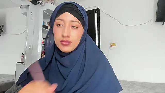 adila anich online show from September 18, 2025, 5:38 pm