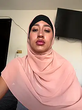 adila anich online show from September 13, 2025, 9:48 pm