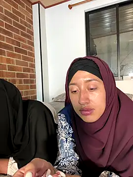 adila anich online show from November 20, 2025, 11:03 pm