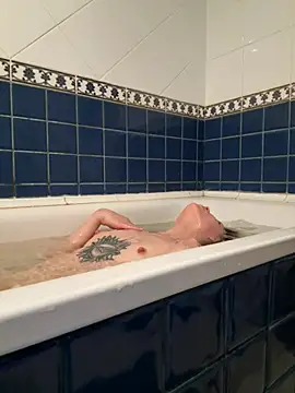 LeyaJohnson online show from April 18, 2026, 12:40 pm