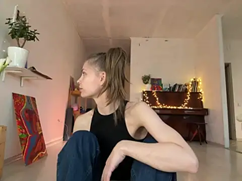 LeyaJohnson online show from April 10, 2026, 12:01 pm