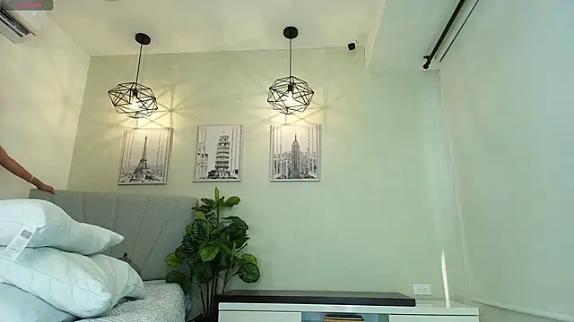 Sassy--Girl online show from November 12, 2025, 6:12 pm