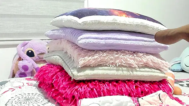 Elizabeth 18  online show from February 13, 2026, 3:06 am