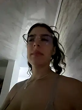  Niah  online show from September 19, 2025, 11:42 pm