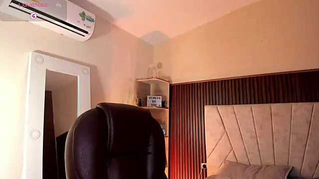  Niah  online show from September 10, 2025, 7:57 pm