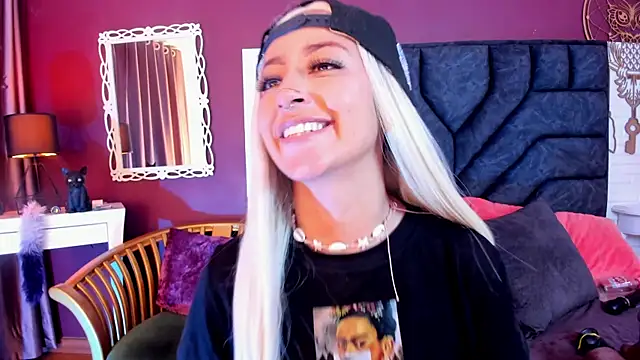 Snapshot of Mia-Bloom chatting on February 21, 2025, 7:12 am Mia-Bloom online show from February 21, 2025, 7:12 am