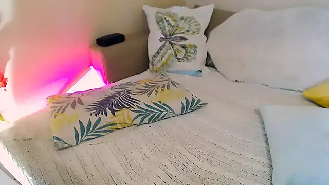 OLIVIA CANDY online show from August 7, 2026, 5:24 am