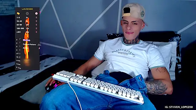 danilohot 19 online show from October 4, 2025, 9:27 pm