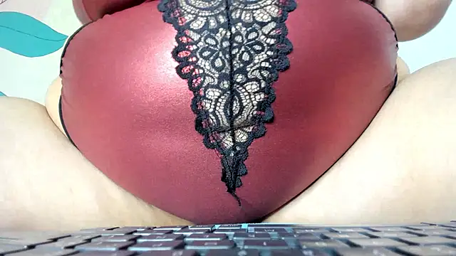 Alondra zaaens online show from February 19, 2025, 9:03 pm