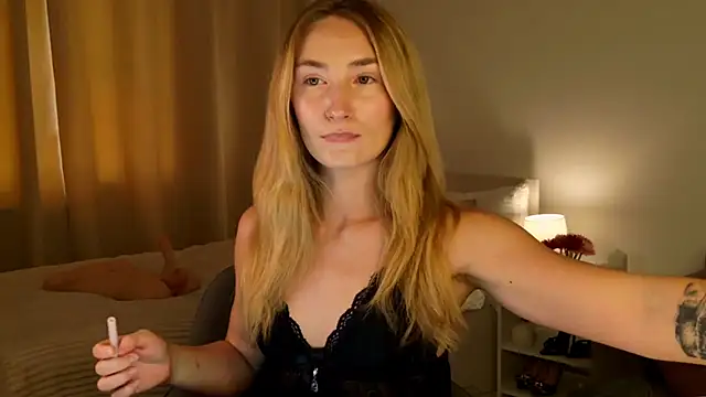 bella  rose online show from June 18, 2026, 11:26 am