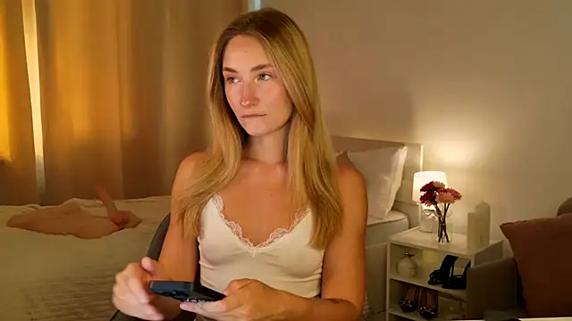 bella  rose online show from May 11, 2026, 12:06 pm