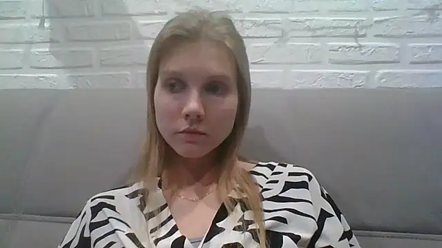 Snapshot of MaryMiton chatting on October 19, 2025, 1:03 pm MaryMiton online show from October 19, 2025, 1:03 pm