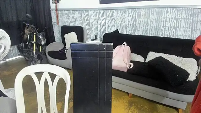 valentinaextreme online show from April 5, 2026, 4:35 pm