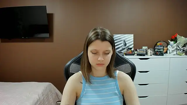 SoniNesti online show from April 15, 2026, 2:43 pm