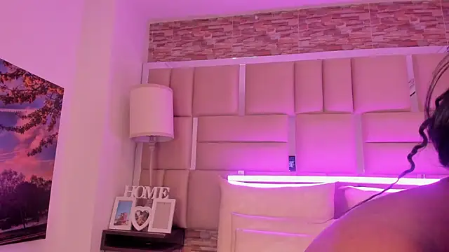 Snapshot of ShaniaBrownn chatting on February 19, 2026, 7:44 pm ShaniaBrownn online show from February 19, 2026, 7:44 pm