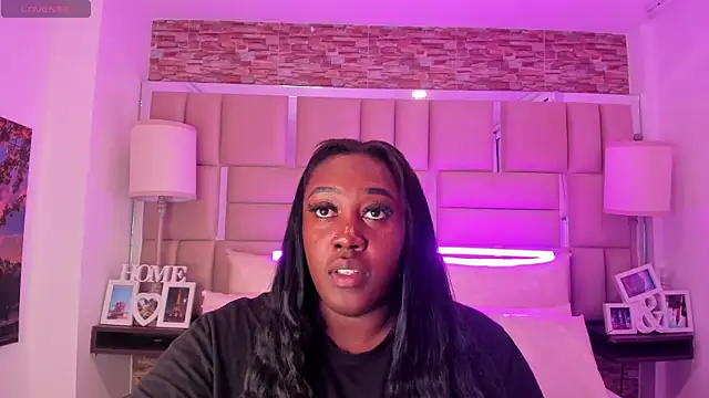 Snapshot of ShaniaBrownn chatting on December 18, 2025, 8:23 pm ShaniaBrownn online show from December 18, 2025, 8:23 pm