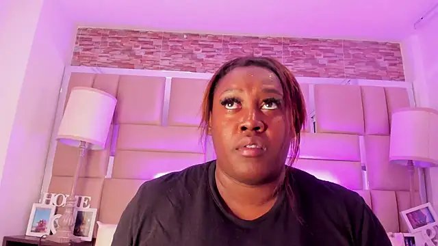 Snapshot of ShaniaBrownn chatting on October 2, 2025, 7:39 pm ShaniaBrownn online show from October 2, 2025, 7:39 pm