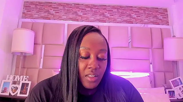 Snapshot of ShaniaBrownn chatting on January 6, 2026, 7:40 pm ShaniaBrownn online show from January 6, 2026, 7:40 pm