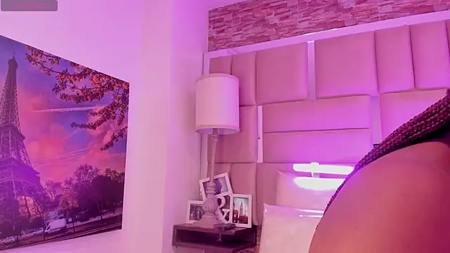 ShaniaBrownn online show from April 10, 2026, 7:43 pm