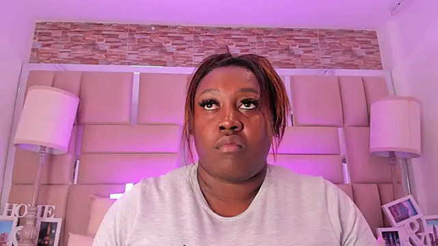 Snapshot of ShaniaBrownn chatting on October 1, 2025, 7:51 pm ShaniaBrownn online show from October 1, 2025, 7:51 pm