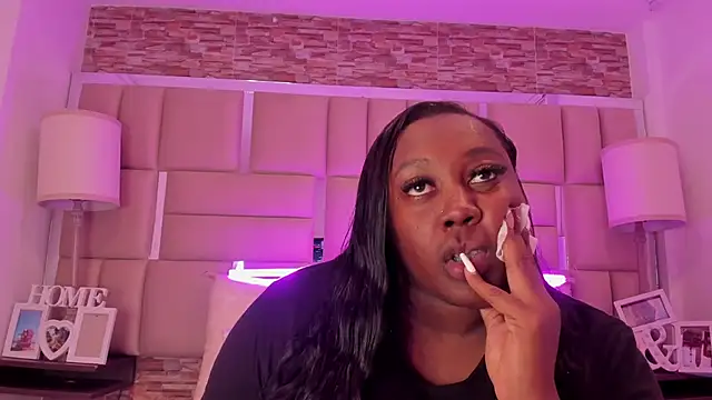 Snapshot of ShaniaBrownn chatting on February 3, 2026, 8:03 pm ShaniaBrownn online show from February 3, 2026, 8:03 pm