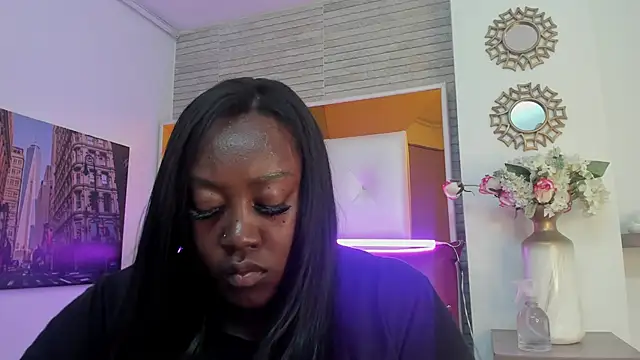 Snapshot of ShaniaBrownn chatting on November 4, 2025, 8:01 pm ShaniaBrownn online show from November 4, 2025, 8:01 pm