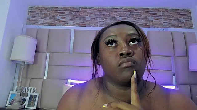 Snapshot of ShaniaBrownn chatting on September 9, 2025, 7:34 pm ShaniaBrownn online show from September 9, 2025, 7:34 pm