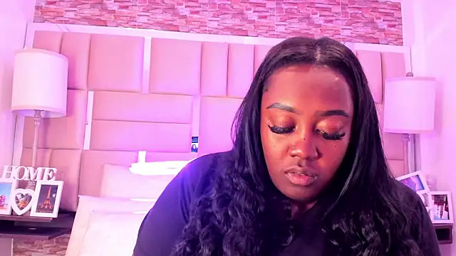 Snapshot of ShaniaBrownn chatting on December 22, 2025, 8:20 pm ShaniaBrownn online show from December 22, 2025, 8:20 pm