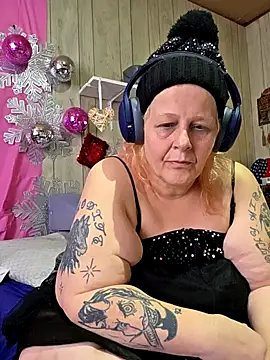 DavisDesires online show from February 6, 2026, 2:13 pm