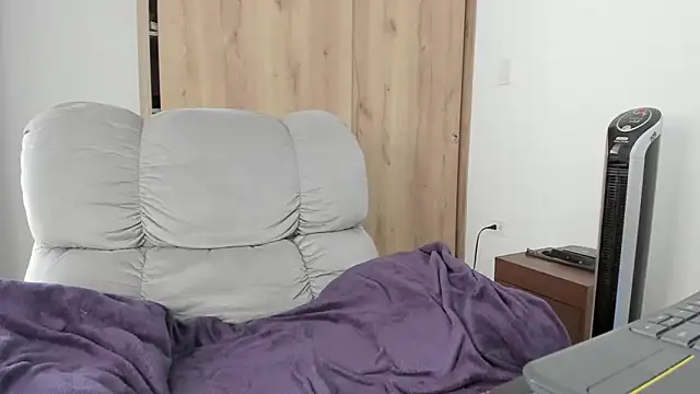 xspecialoomx online show from April 10, 2026, 7:21 pm