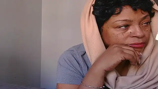 MSweetLindaParks online show from October 17, 2025, 6:53 pm