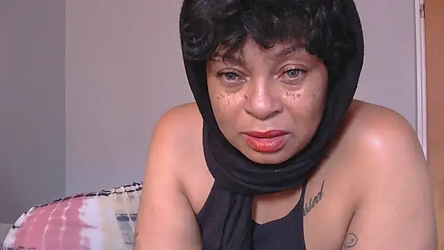 MSweetLindaParks online show from October 13, 2025, 7:59 pm