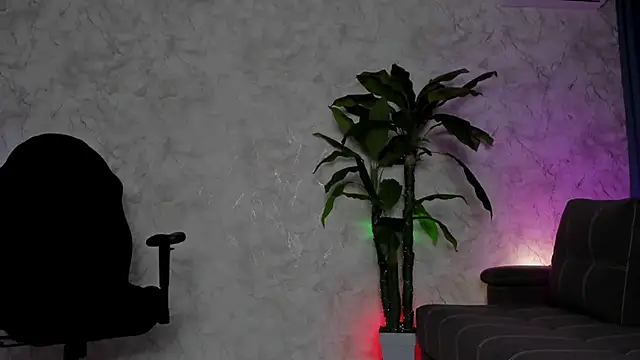 Snapshot of Emma7 chatting on November 29, 2025, 4:23 am Emma7 online show from November 29, 2025, 4:23 am