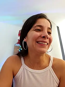 miaeyes online show from December 11, 2024, 1:39 pm